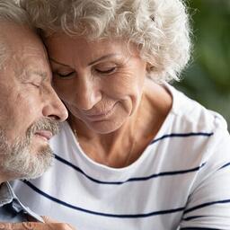 Khó nói tuổi già: Làm thế nào để ông bà yêu thương, chăm sóc nhau hơn?