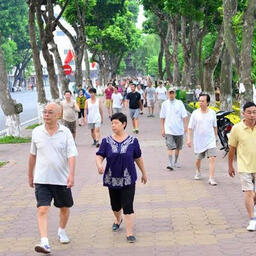 Bí quyết trường thọ: Đi bộ, vươn thở, vận động nhẹ: Những “bài thuốc” không cần toa