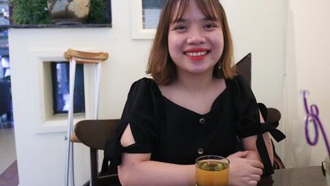 Cô gái cưa chân vì ung thư và ước mơ làm "điểm tựa" cho trẻ em nghèo