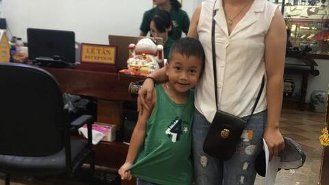 Hành trình mẹ đơn thân chữa loạn dưỡng cơ cho con